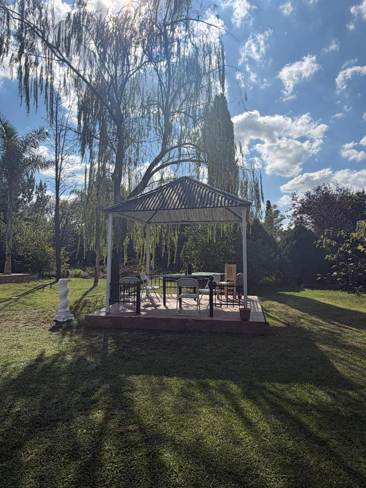 Glorieta y jardín de la comunidad terapéutica Fundación Vida Plena